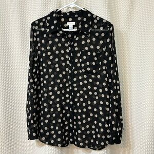 Wonderful Chico’s size 1 black and Cream Polk a dot Shirt.